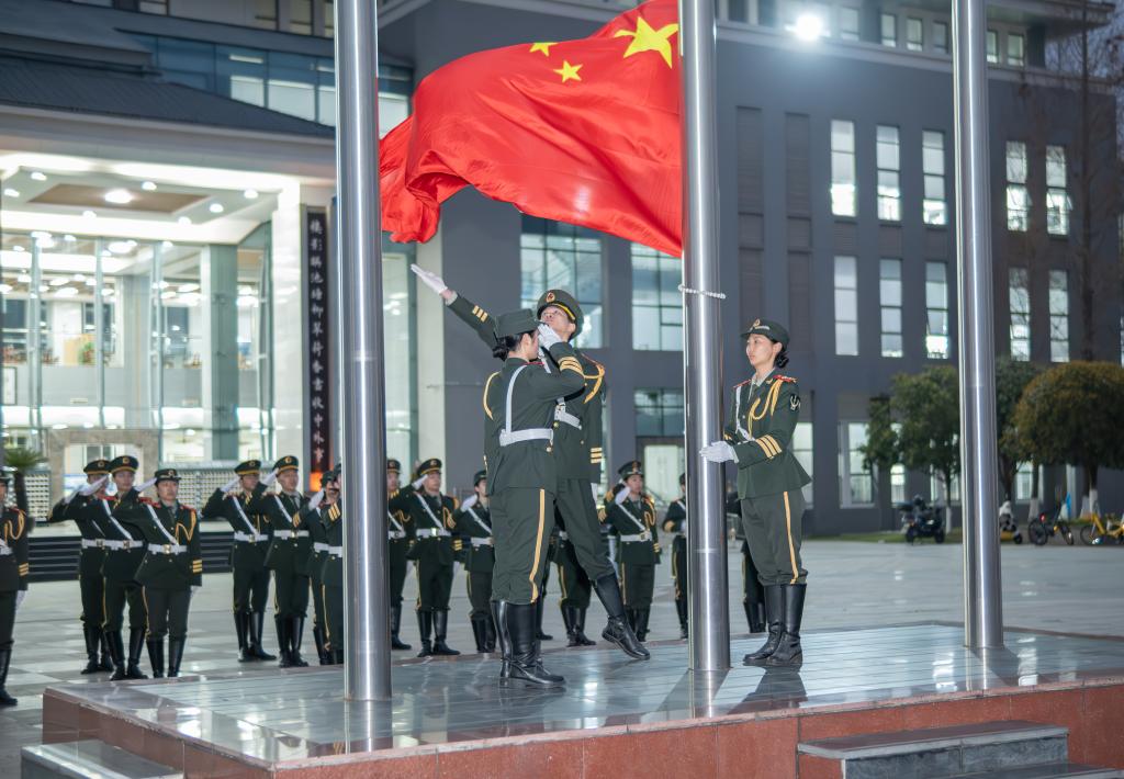 学校举行2026年春季学期开学升国旗仪式